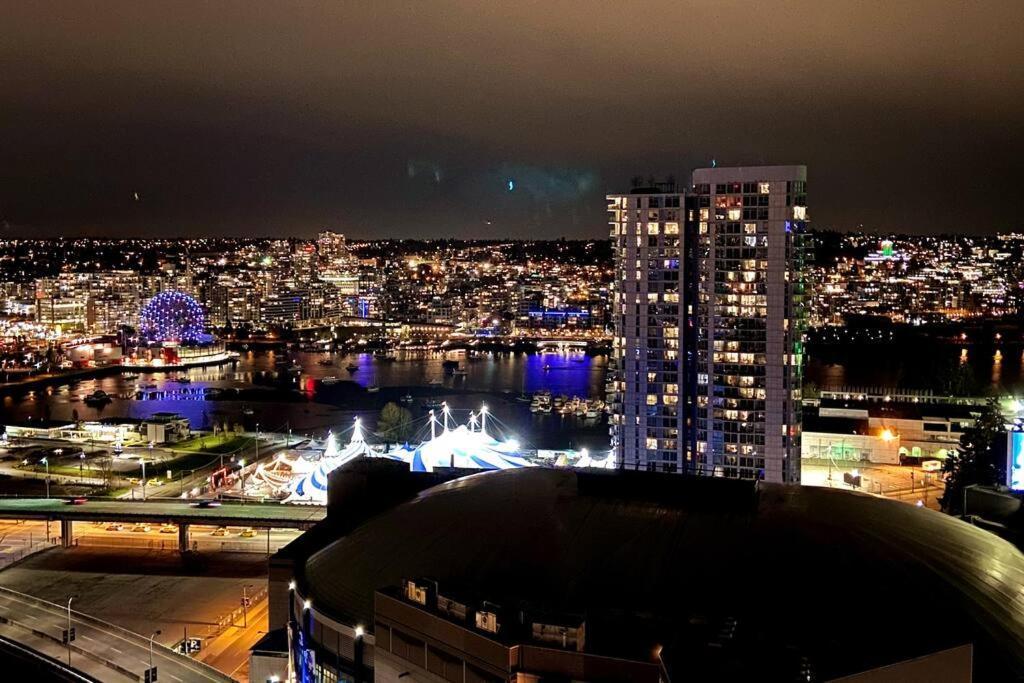 Appartement Downtown 3Br/2Ba+Views+Skytrain+Free Parking à Vancouver Extérieur photo