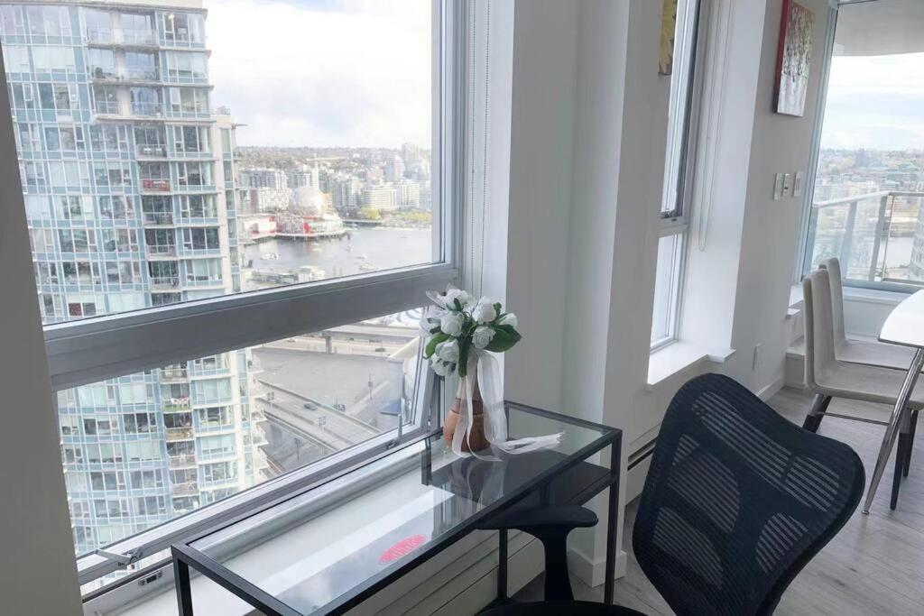 Appartement Downtown 3Br/2Ba+Views+Skytrain+Free Parking à Vancouver Extérieur photo