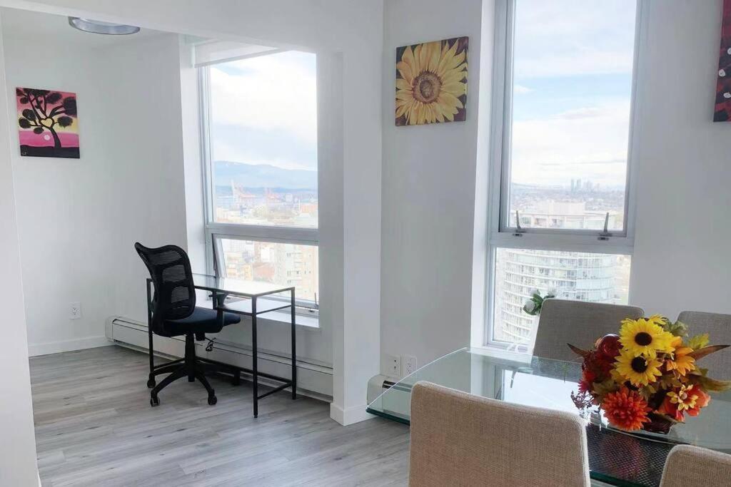 Appartement Downtown 3Br/2Ba+Views+Skytrain+Free Parking à Vancouver Extérieur photo