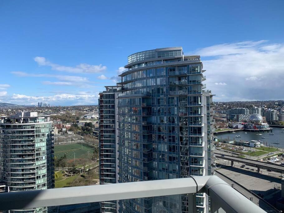 Appartement Downtown 3Br/2Ba+Views+Skytrain+Free Parking à Vancouver Extérieur photo