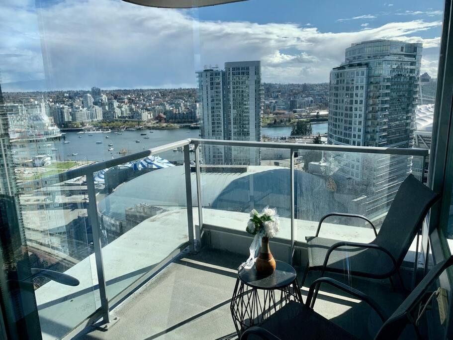 Appartement Downtown 3Br/2Ba+Views+Skytrain+Free Parking à Vancouver Extérieur photo