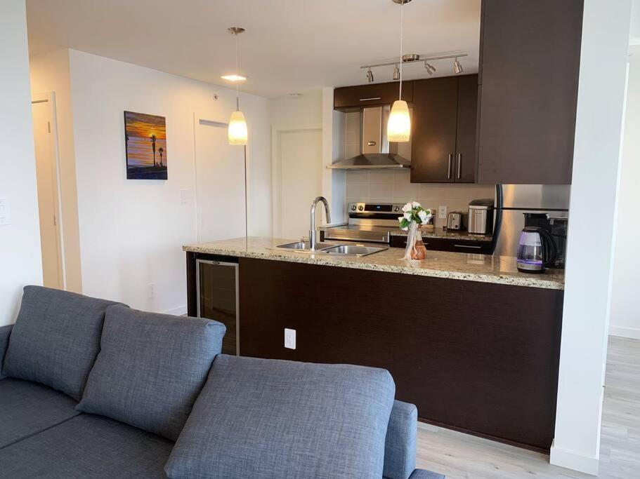 Appartement Downtown 3Br/2Ba+Views+Skytrain+Free Parking à Vancouver Extérieur photo