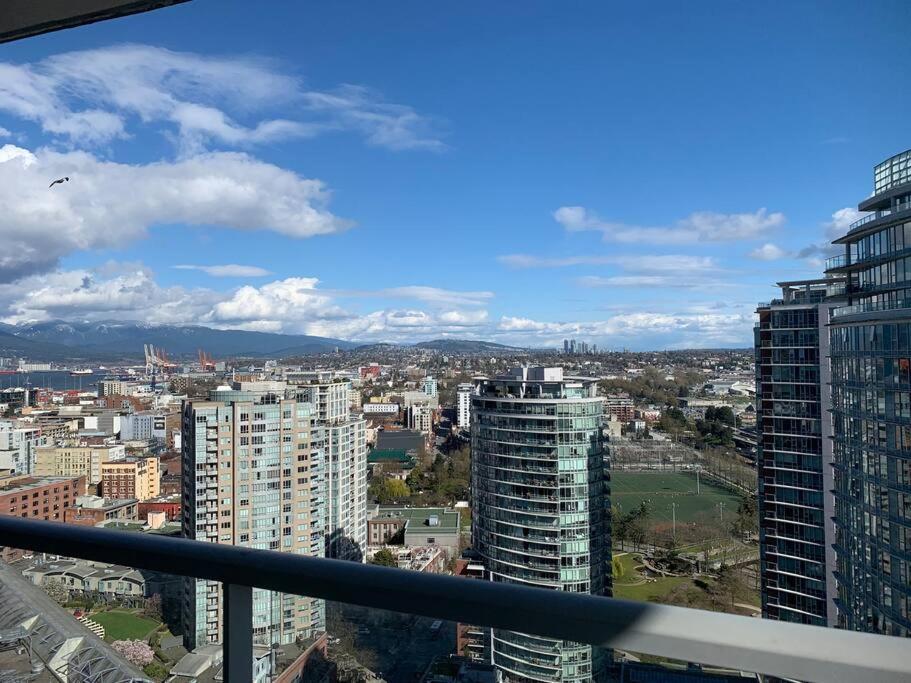 Appartement Downtown 3Br/2Ba+Views+Skytrain+Free Parking à Vancouver Extérieur photo